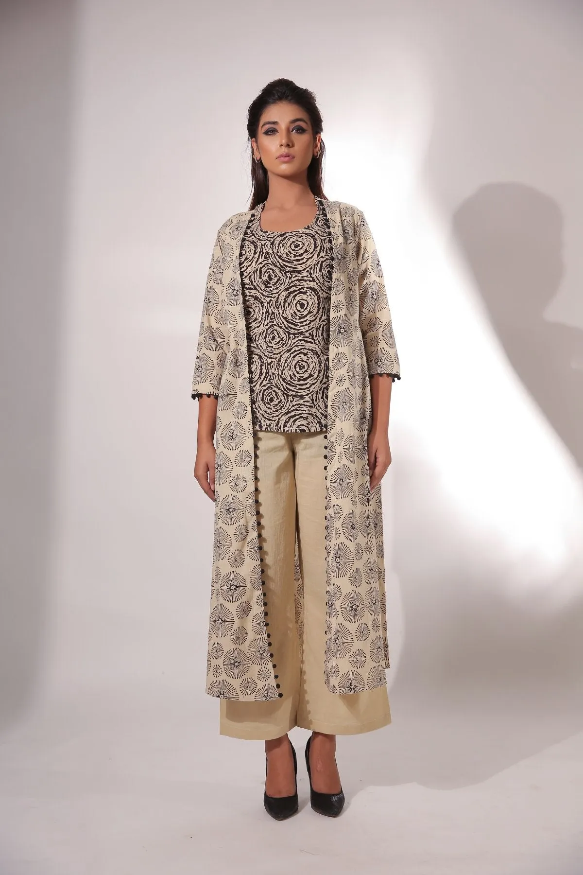 Beige Sleeveless Top With Pant & Cape