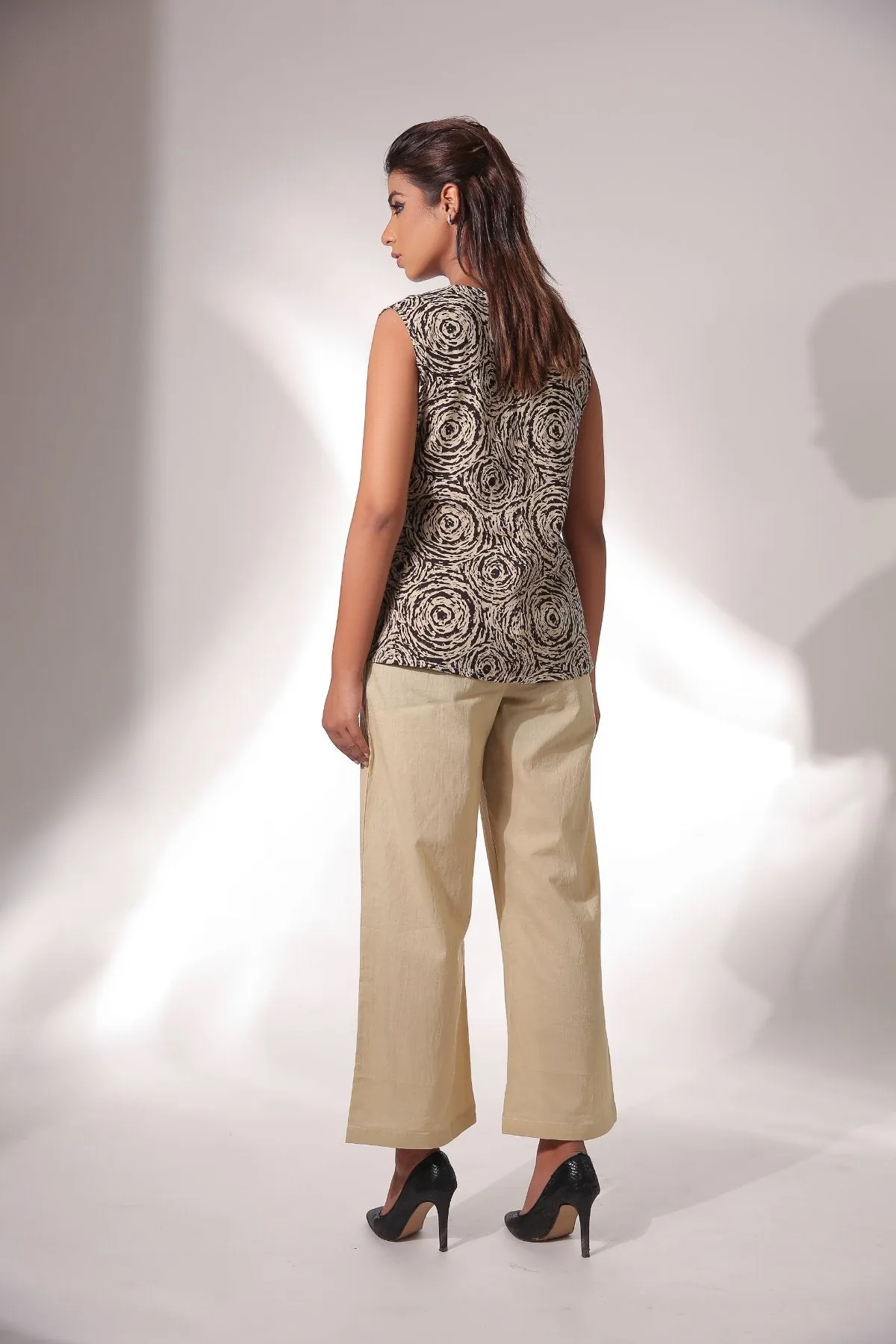 Beige Sleeveless Top With Pant & Cape