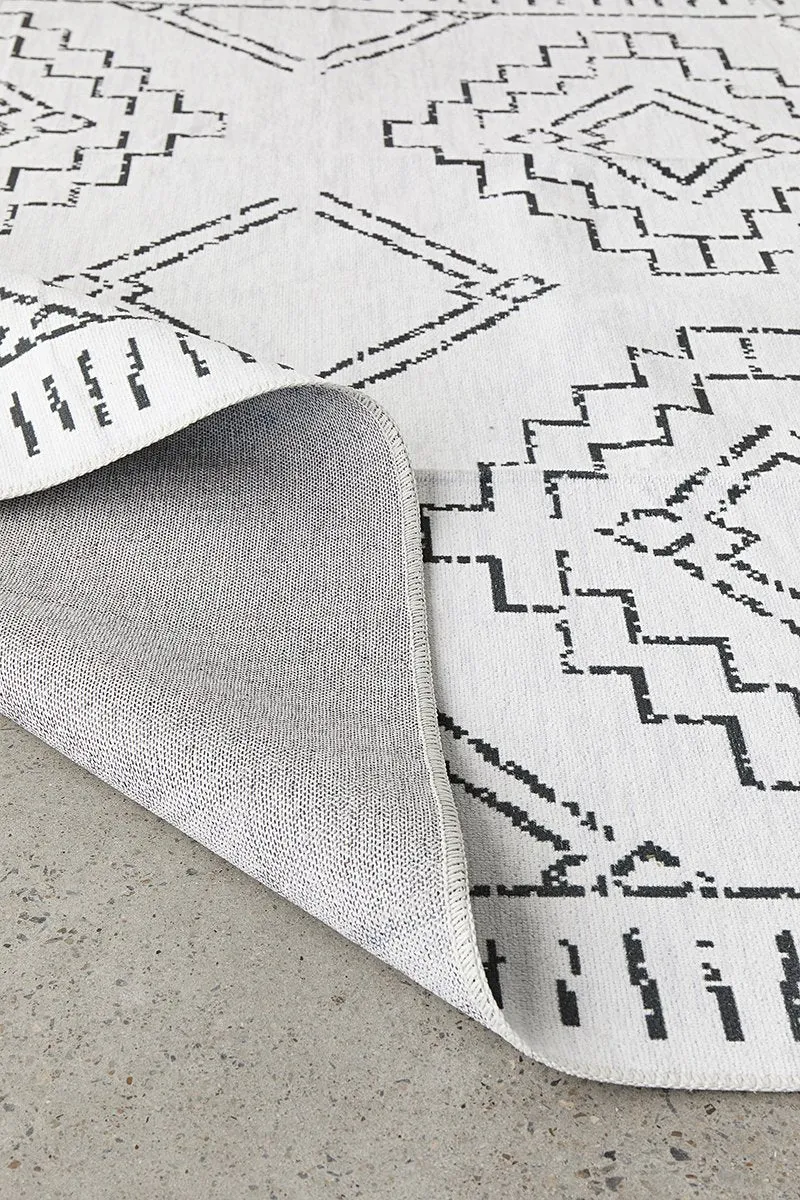Kindred Leeroy Rug (White) by Rug Culture