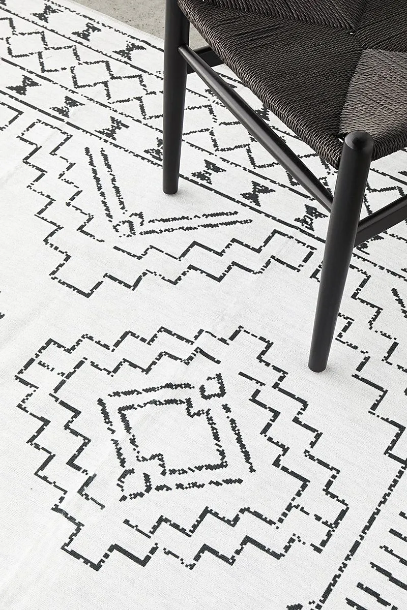 Kindred Leeroy Rug (White) by Rug Culture