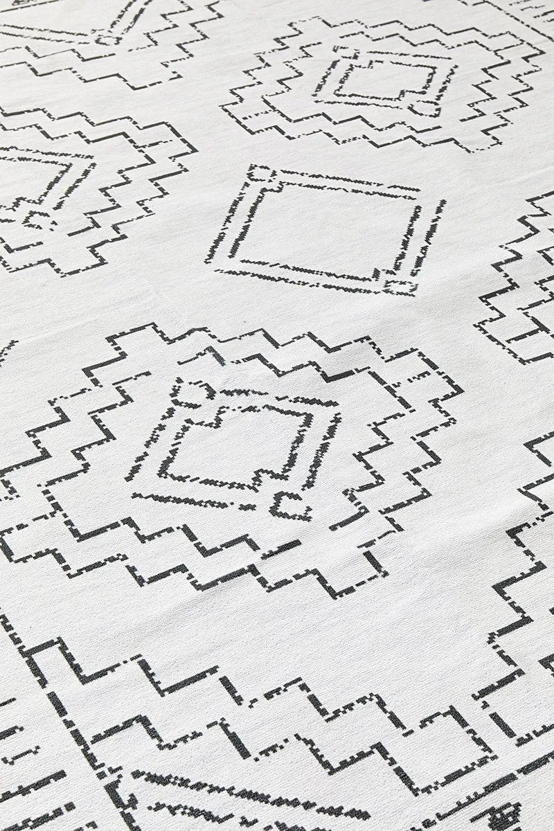 Kindred Leeroy Rug (White) by Rug Culture