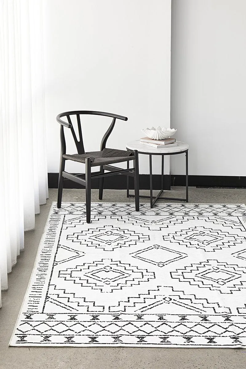 Kindred Leeroy Rug (White) by Rug Culture