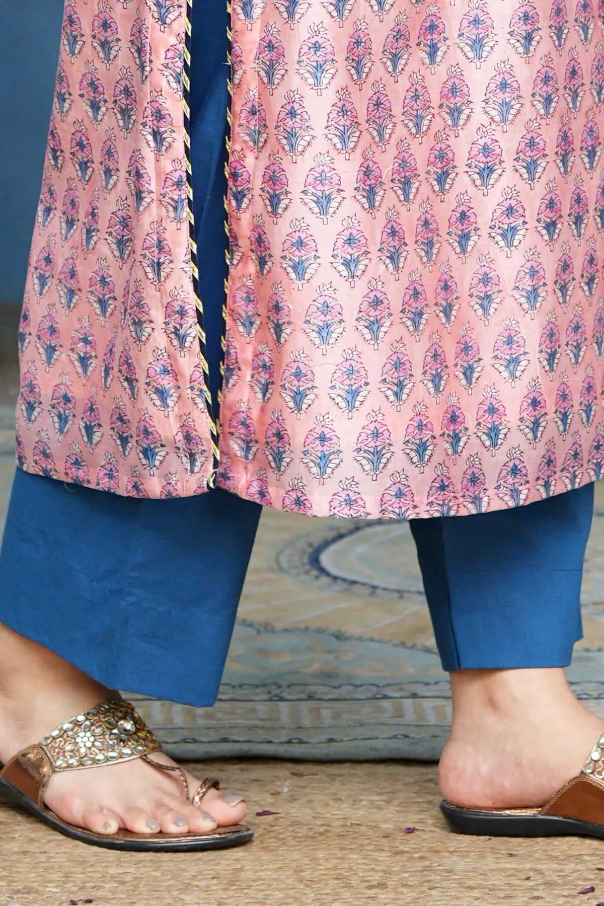 Straight Pants With Elasticated Waist In Blue Color